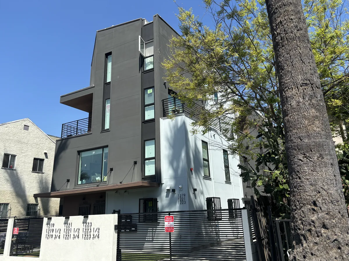 Explore 1219 W 36th St near USC