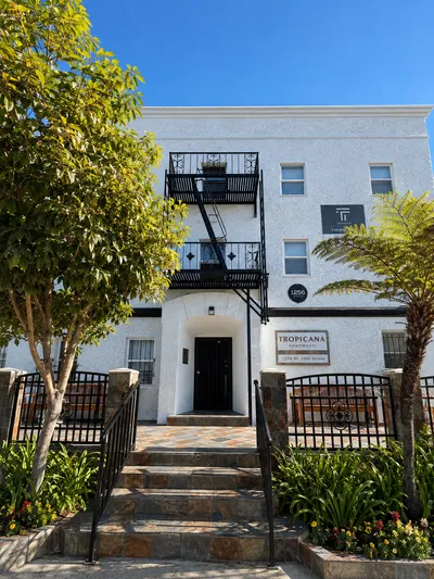 1256 W 29th St, Los Angeles, CA 90007 Building
