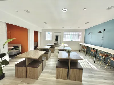 1476 W 35th St, Los Angeles, CA 90018 Study Room