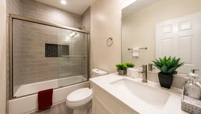 2926 S Normandie Ave, Los Angeles, CA 90007 Bathroom