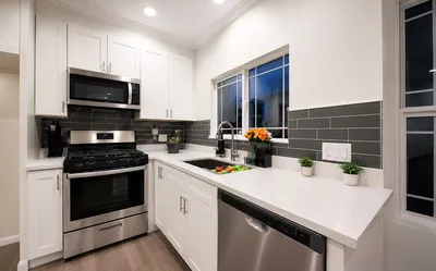 2926 S Normandie Ave, Los Angeles, CA 90007 Kitchen