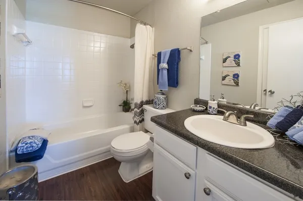 West Oaks Landing in Briar Village, Houston | Studio, 1- to 3-Bedroom Rentals Available