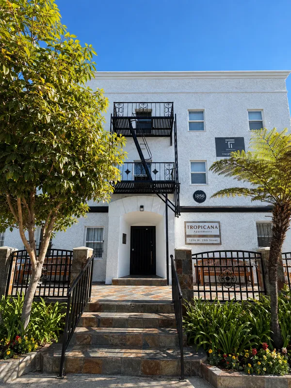 USC Off-Campus Housing | 1256 W 29th St | Studio, 1- to 3-Bedroom Rentals Available