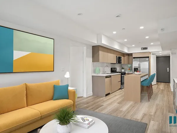UCLA Off-Campus Housing | Louisiana Glen | Studio, 1- to 3-Bedroom Rentals Available