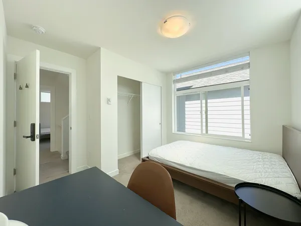 5634A Brooklyn Ave NE, Seattle, WA 98105 UW Off-Campus Housing | The Grey House | Studio, 1- to 3-Bedroom Rentals Available