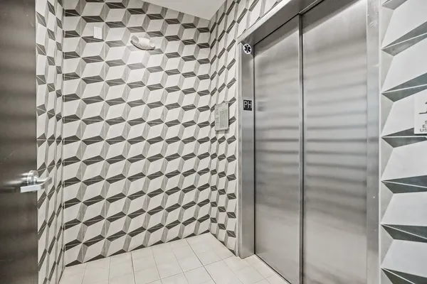 Tamarind Emerald in Hollywood, Los Angeles | Studio, 1- to 3-Bedroom Rentals Available