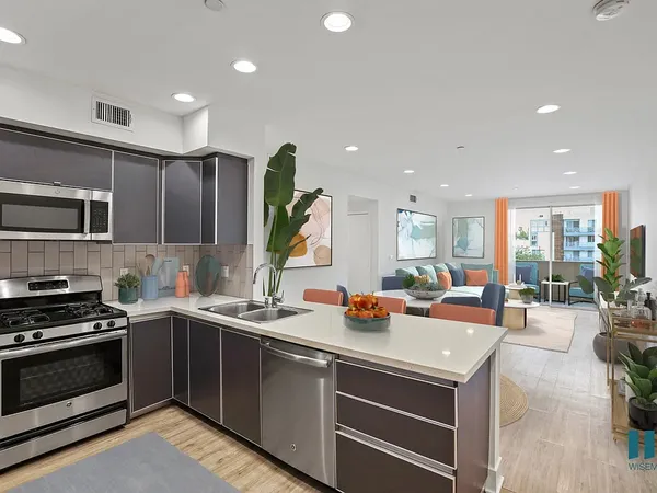 Poinsettia Sunset in Hollywood, Los Angeles | Studio, 1- to 3-Bedroom Rentals Available