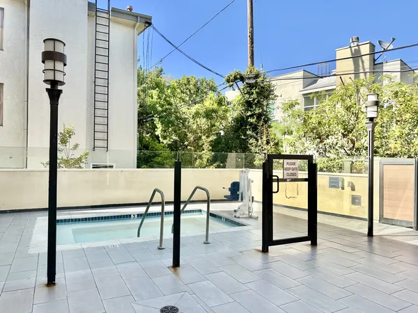 UCLA Off-Campus Housing | 1751 Malcolm Ave | Studio, 1- to 3-Bedroom Rentals Available