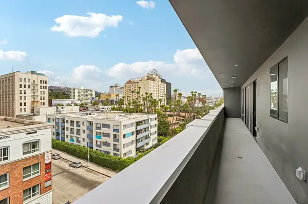 7050 Hawthorn in Hollywood, Los Angeles | Studio, 1- to 3-Bedroom Rentals Available