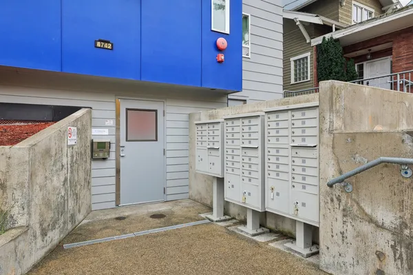 UW Off-Campus Housing | Juno Studios | Studio, 1- to 3-Bedroom Rentals Available