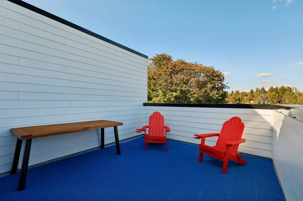 UW Off-Campus Housing | Ravenna Gardens | Studio, 1- to 3-Bedroom Rentals Available