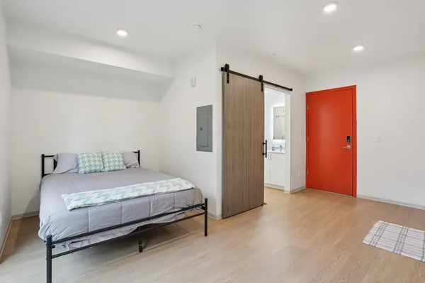 The Rocket  in Wallingford, Seattle | Studio, 1- to 3-Bedroom Rentals Available