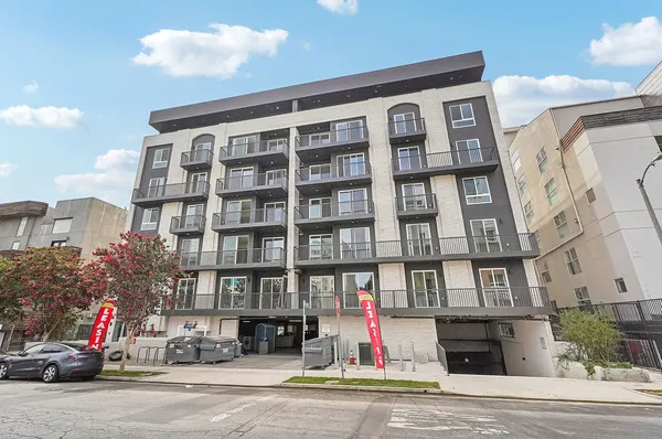 7050 Hawthorn in Hollywood, Los Angeles | Studio, 1- to 3-Bedroom Rentals Available