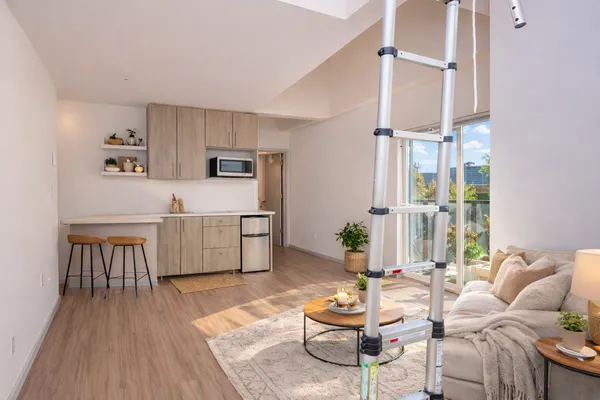 Vistana Apartments in Downtown Seattle, Seattle | Studio, 1- to 3-Bedroom Rentals Available