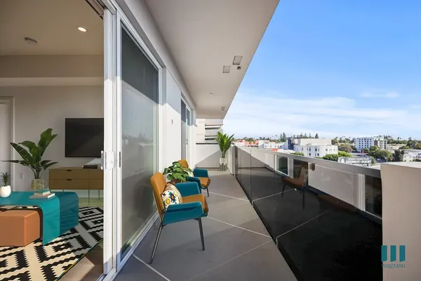 Ogden Garden in Beverly Grove, Los Angeles | Studio, 1- to 3-Bedroom Rentals Available