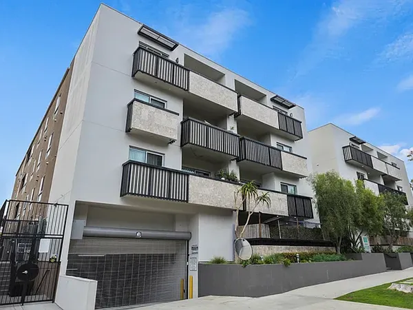 Poinsettia Sunset in Hollywood, Los Angeles | Studio, 1- to 3-Bedroom Rentals Available