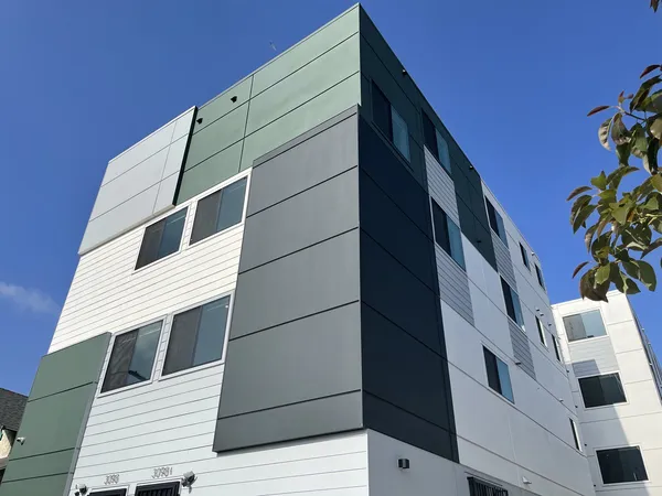 USC Off-Campus Housing | 3100 S Normandie Ave | Studio, 1- to 3-Bedroom Rentals Available