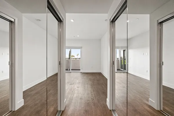 Tamarind Emerald in Hollywood, Los Angeles | Studio, 1- to 3-Bedroom Rentals Available