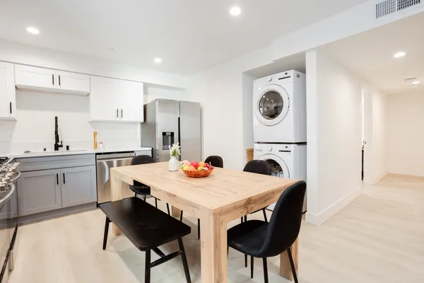 1224 W 37th Pl | 1-Bedroom Off-Campus Housing for Rent near USC