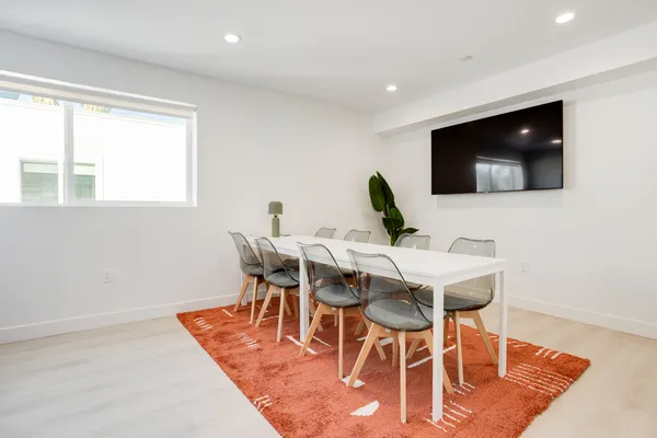 USC Off-Campus Housing | 1224 W 37th Pl | Studio, 1- to 3-Bedroom Rentals Available