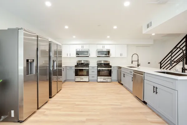 USC Off-Campus Housing | 1224 W 37th Pl | Studio, 1- to 3-Bedroom Rentals Available