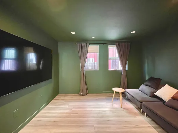 1476 W 35th St, Los Angeles, CA 90018 USC Off-Campus Housing | 1476 W 35th St | Studio, 1- to 3-Bedroom Rentals Available