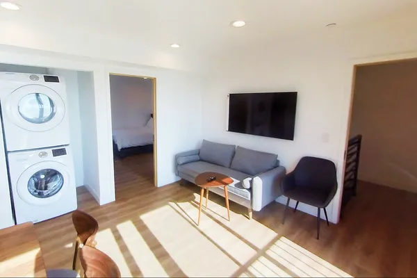 USC Off-Campus Housing | 1431 W 37th St | Studio, 1- to 3-Bedroom Rentals Available