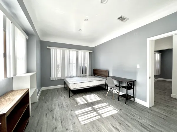 1142 W 35th St, Los Angeles, CA 90007 USC Off-Campus Housing | 1142 W 35th St | Studio, 1- to 3-Bedroom Rentals Available