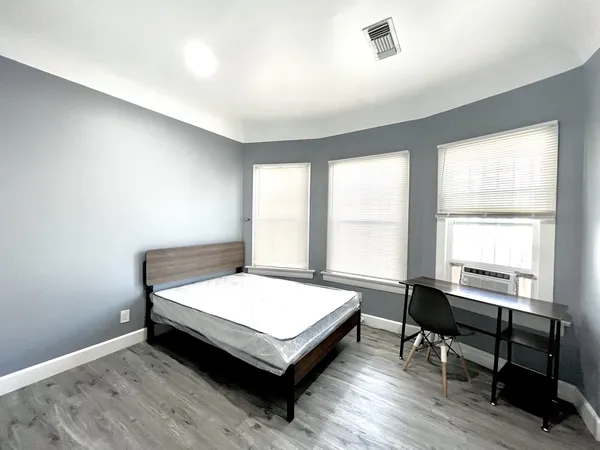 1142 W 35th St, Los Angeles, CA 90007 USC Off-Campus Housing | 1142 W 35th St | Studio, 1- to 3-Bedroom Rentals Available