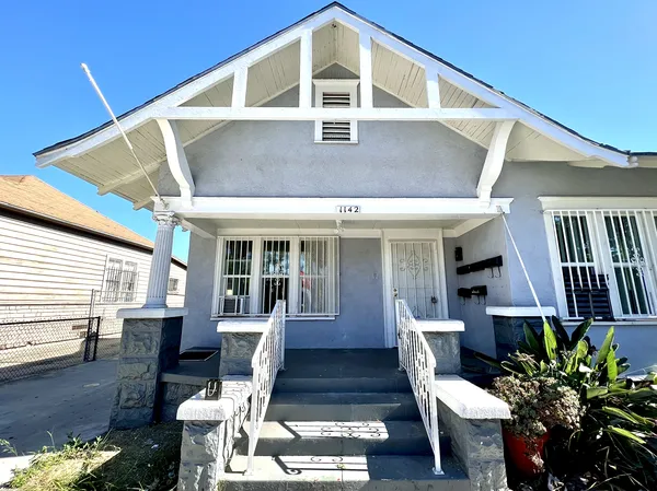 1142 W 35th St, Los Angeles, CA 90007 USC Off-Campus Housing | 1142 W 35th St | Studio, 1- to 3-Bedroom Rentals Available