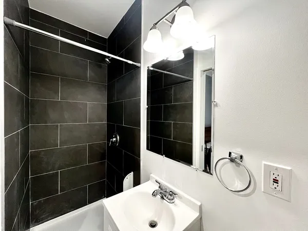 1142 W 35th St, Los Angeles, CA 90007 USC Off-Campus Housing | 1142 W 35th St | Studio, 1- to 3-Bedroom Rentals Available