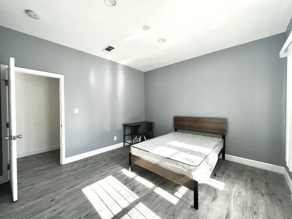 1142 W 35th St, Los Angeles, CA 90007 USC Off-Campus Housing | 1142 W 35th St | Studio, 1- to 3-Bedroom Rentals Available