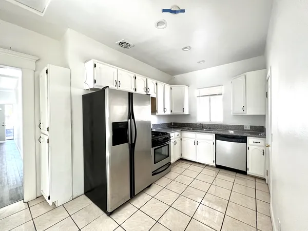 1142 W 35th St, Los Angeles, CA 90007 USC Off-Campus Housing | 1142 W 35th St | Studio, 1- to 3-Bedroom Rentals Available
