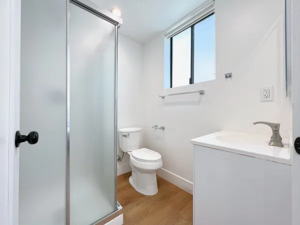 USC Off-Campus Housing | 3100 S Normandie Ave | Studio, 1- to 3-Bedroom Rentals Available