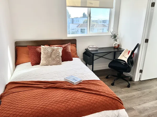 USC Off-Campus Housing | 1587 West 35th Street | Studio, 1- to 3-Bedroom Rentals Available