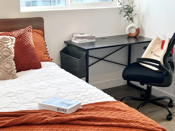 USC Off-Campus Housing | 1587 West 35th Street | Studio, 1- to 3-Bedroom Rentals Available