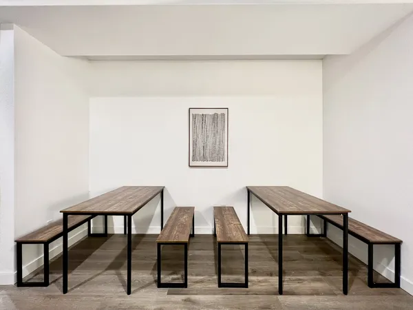 USC Off-Campus Housing | 1587 West 35th Street | Studio, 1- to 3-Bedroom Rentals Available