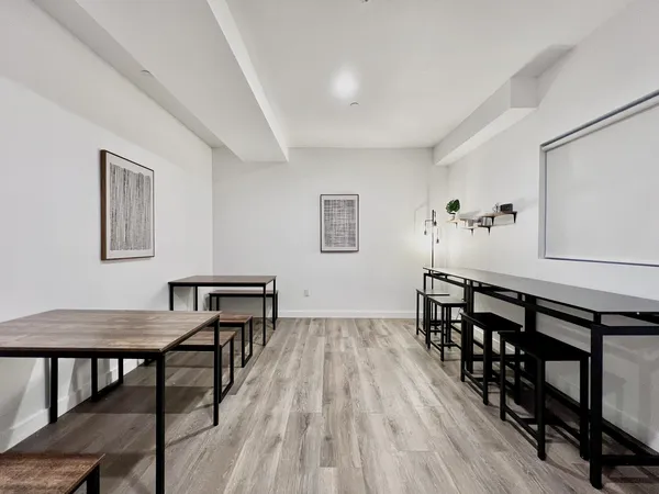 USC Off-Campus Housing | 1587 West 35th Street | Studio, 1- to 3-Bedroom Rentals Available