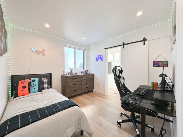 1338 West 35th Place | 1-Bedroom Off-Campus Housing for Rent near USC