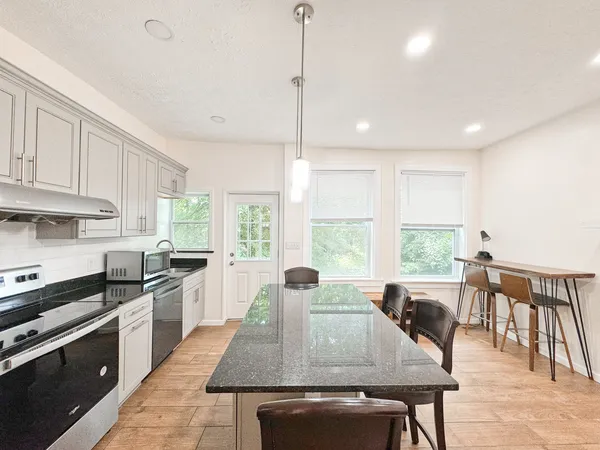 1808 Shady Ave, Pittsburgh, PA 15217 CMU Off-Campus Housing | 1808 Shady Ave | Studio, 1- to 3-Bedroom Rentals Available