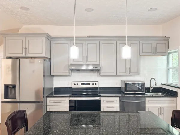 1808 Shady Ave, Pittsburgh, PA 15217 CMU Off-Campus Housing | 1808 Shady Ave | Studio, 1- to 3-Bedroom Rentals Available