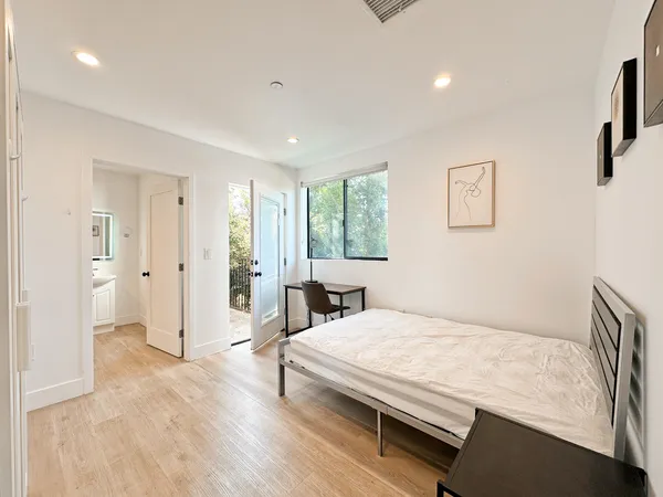 Duplex at The Pegasus for Rent in USC-Outside-DPS, Los Angeles | Tripalink