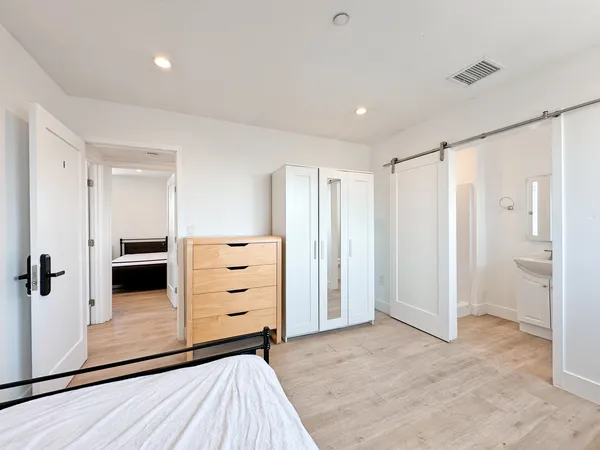 Duplex at The Pegasus for Rent in USC-Outside-DPS, Los Angeles | Tripalink
