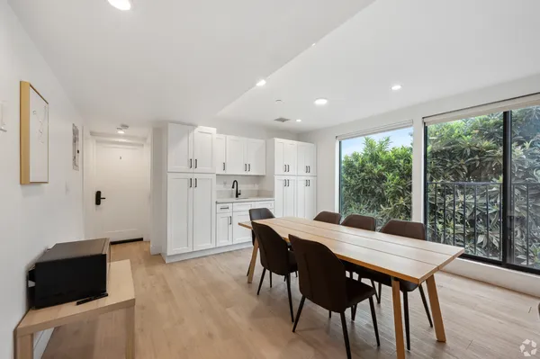 Duplex at The Pegasus for Rent in USC-Outside-DPS, Los Angeles | Tripalink