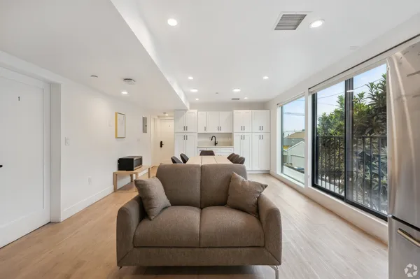 Duplex at The Pegasus for Rent in USC-Outside-DPS, Los Angeles | Tripalink
