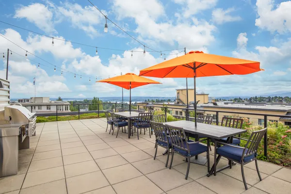 Avant Apartments in Downtown Seattle, Seattle | Studio, 1- to 3-Bedroom Rentals Available