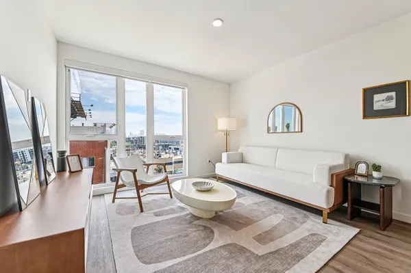 Somi in Koreatown, Los Angeles | Studio, 1- to 3-Bedroom Rentals Available