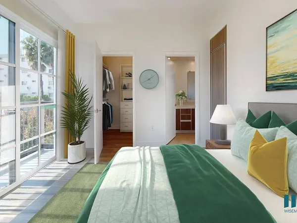 Formosa Fountain in Hollywood, Los Angeles | Studio, 1- to 3-Bedroom Rentals Available