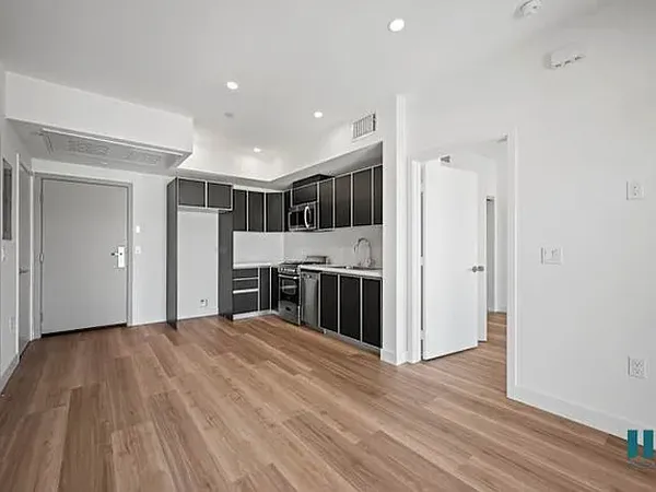 Motor Midway in Palms, Los Angeles | Studio, 1- to 3-Bedroom Rentals Available