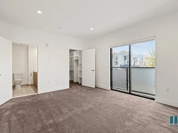 Fox Hills Drive in Century City, Los Angeles | Studio, 1- to 3-Bedroom Rentals Available